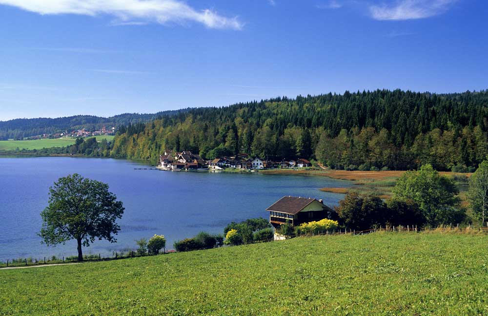 Le Lac de Saint-Point : étape de la Grande Traversée du Jura Le Lac de Saint-Point : étape de la Grande Traversée du Jura